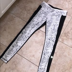 Lululemon pants with diamond print, size 8
